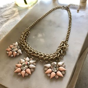 Boutique Statement Necklace gold w/ peach & white